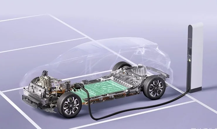 MG 4X з напівтвердотільною батареєю під підлогою, підключений до зарядки
