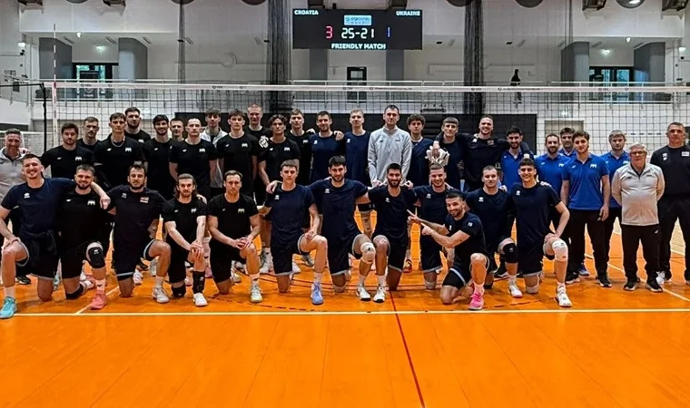 Гравці Епіцентра та Локомотиви Загреб після спарингу у Словенії
