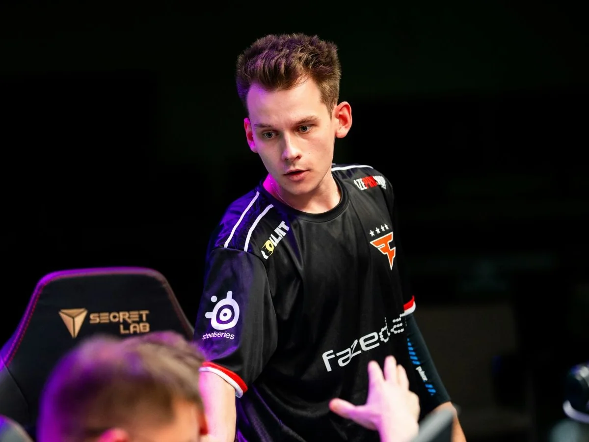 frozen у формі FaZe Clan на кіберспортивному турнірі