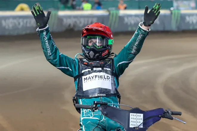 Андерс Томсен святкує перемогу на Гран-прі Швеції SpeedwayGP