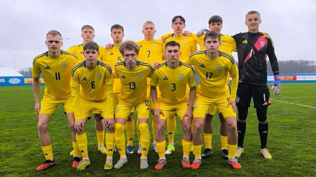 Стартовий склад збірної України U-19 у жовтій формі перед матчем з Італією на Євро-2026
