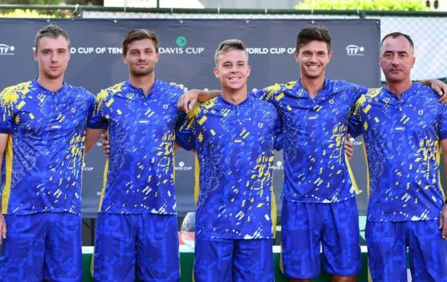 Украинские теннисисты в синей форме на Кубке Дэвиса ITF