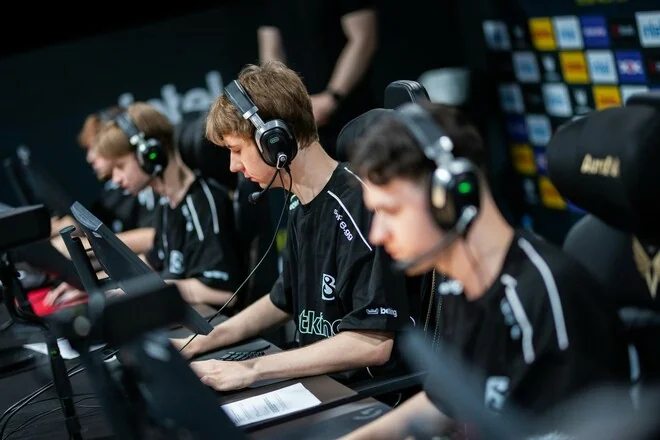 Гравці B8 у матчі проти BIG на XSE Pro League 2026 в Китаї