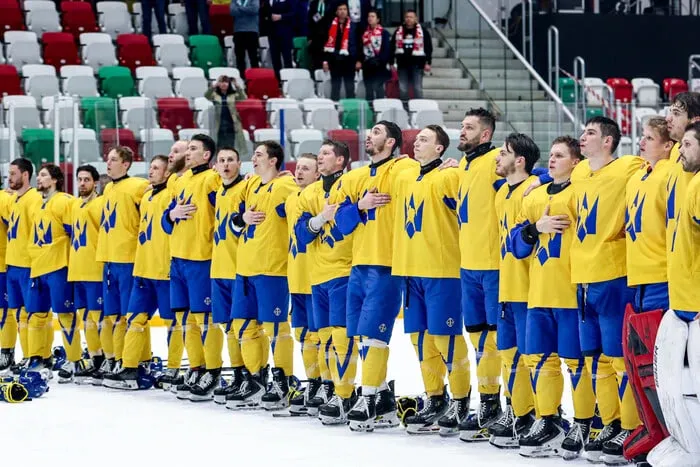 Збірна України з хокею на льоду під час державного гімну