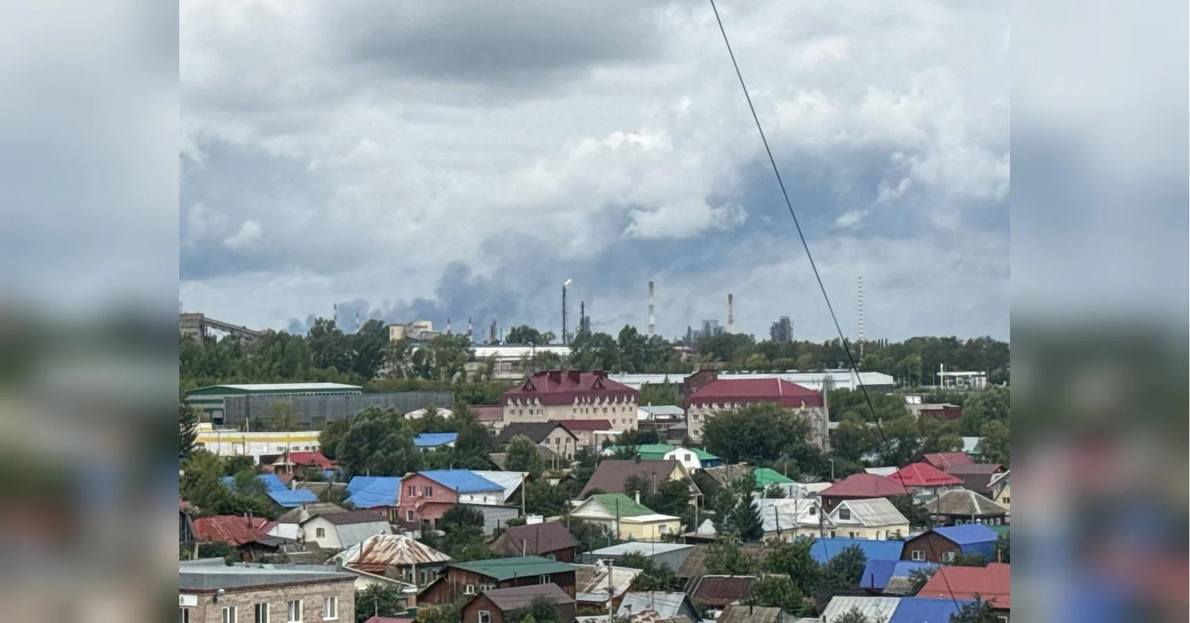 Українські дрони уразили НПЗ в Уфі: два стовпи диму